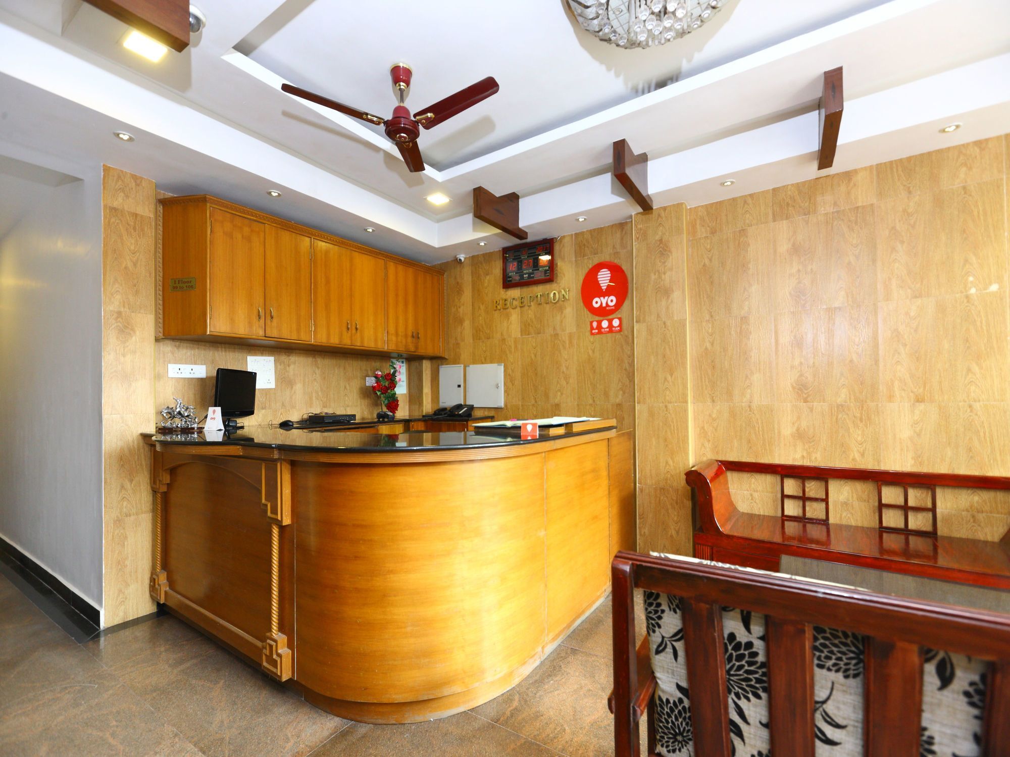 ホテル Oyo 094 Bussy St Prakasam Residency ポンディシェリ エクステリア 写真